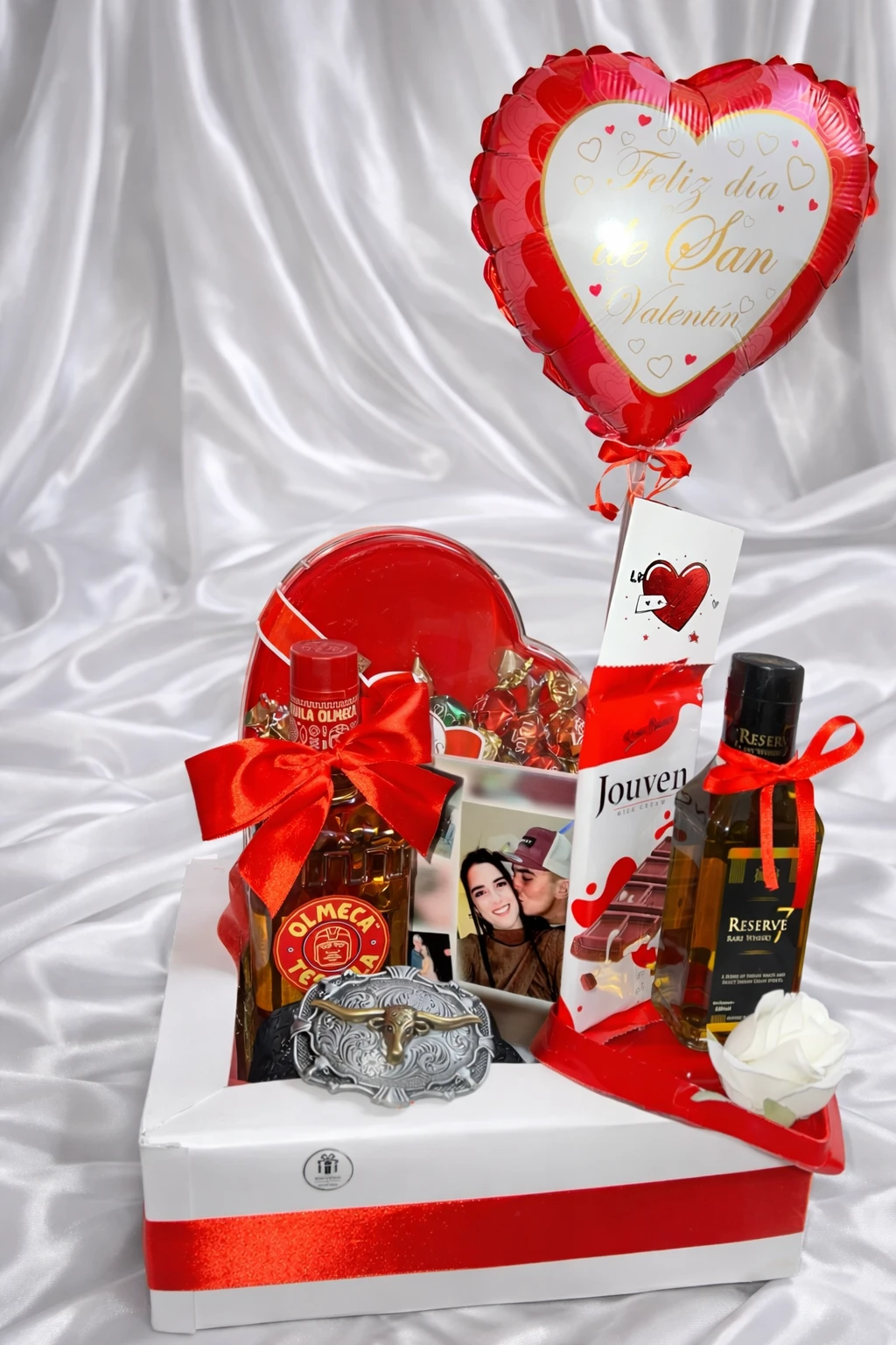 Caja de cumpleaños con regalo's foto | SOUVENIR |  BizneCubano