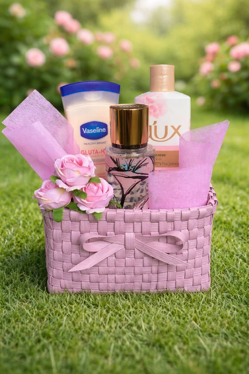 Cesta organizadora rosa con aseo's foto | SOUVENIR |  BizneCubano