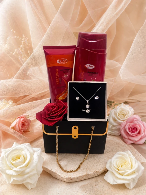 Bolsa de cadenas con set de keratina y accesorios's foto | SOUVENIR |  BizneCubano
